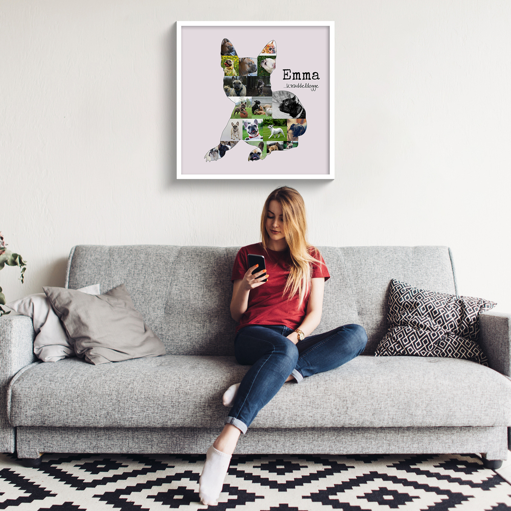Fotocollage in Form einer Französischen Bulldogge, mit Namen personalisiert, im weißen Rahmen über einem grauen Sofa