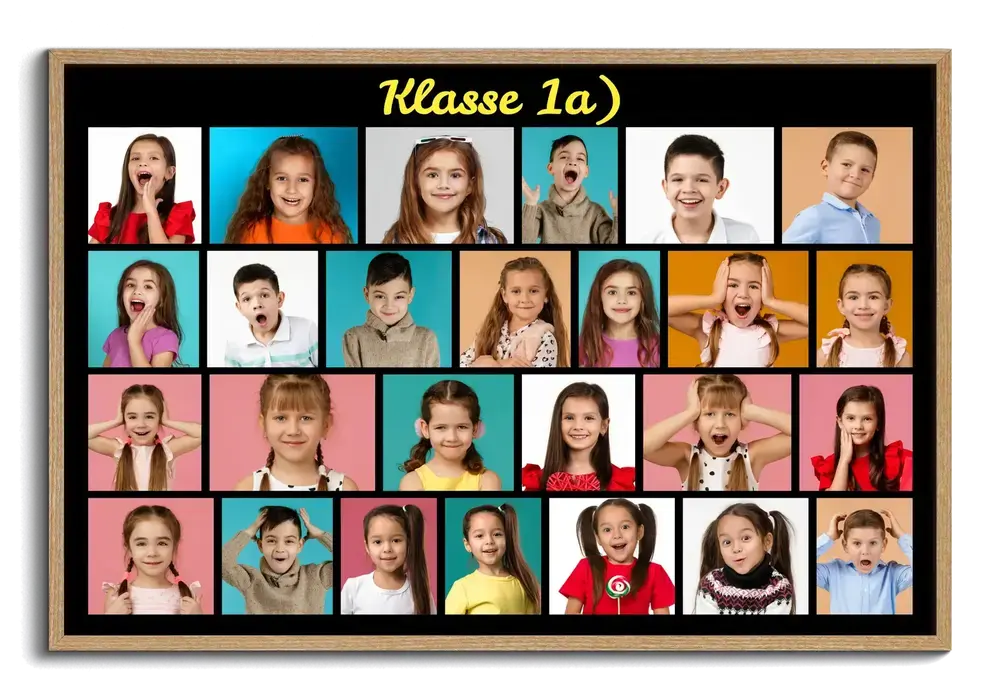Klassenfoto-Collage im Naturholzrahmen mit bunten Kinderporträts auf Schwarz und neongelber Überschrift