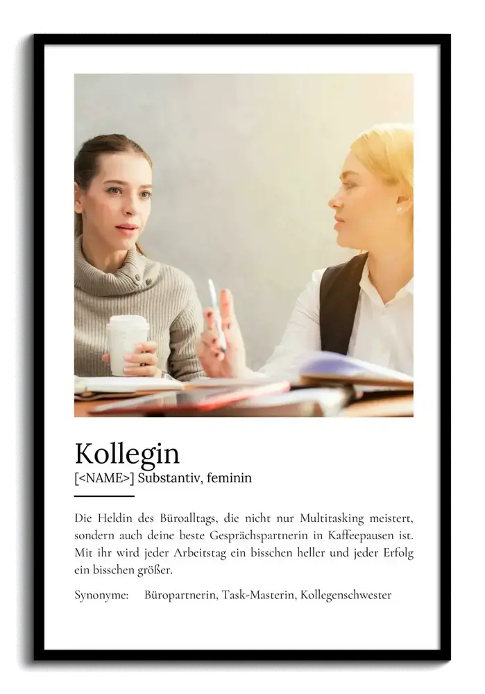 Definitionsposter für eine Kollegin mit rechteckigem Bürofoto und Wörterbuch-Layout im schwarzen Rahmen