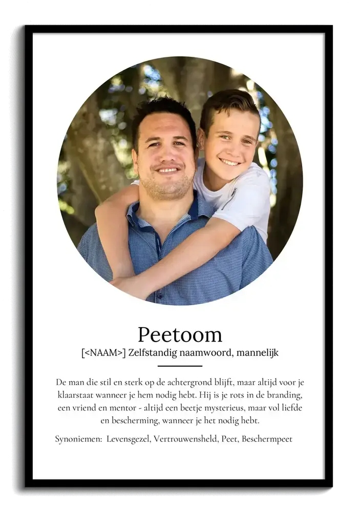 Poster voor peetoom in woordenboekstijl met ronde foto en persoonlijke tekst, in een zwarte lijst