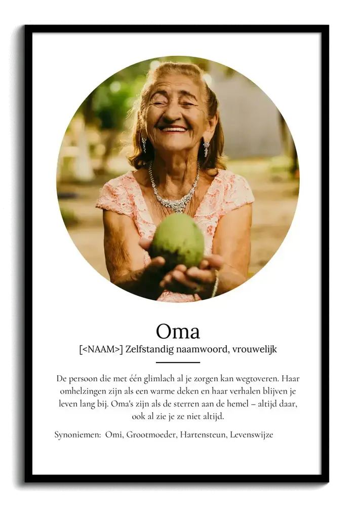 Witte definitieposter voor oma met een ovale portretfoto en persoonlijke tekst, in een zwarte lijst