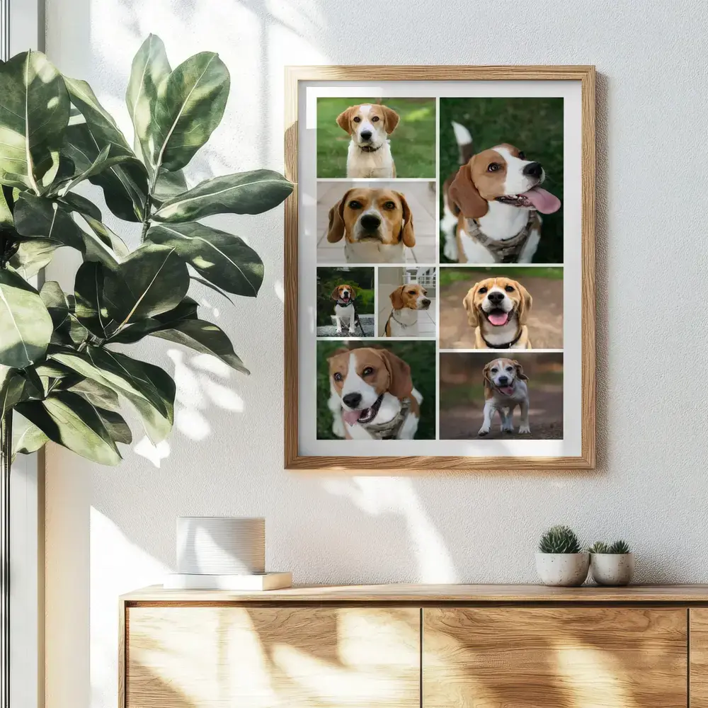 Beagle-fotocollage met rasterfoto’s in verschillende formaten, in houten lijst boven een dressoir naast een plant