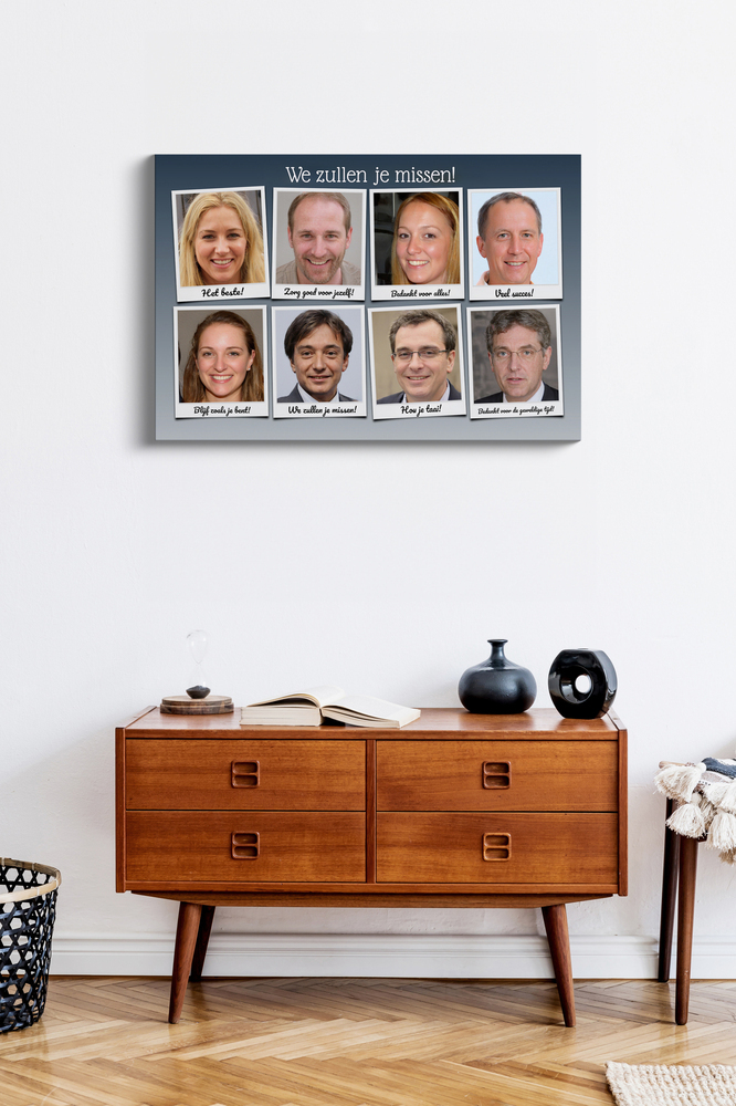Fotocollage met acht teamfoto's in polaroidstijl en afscheidsteksten boven een houten dressoir.