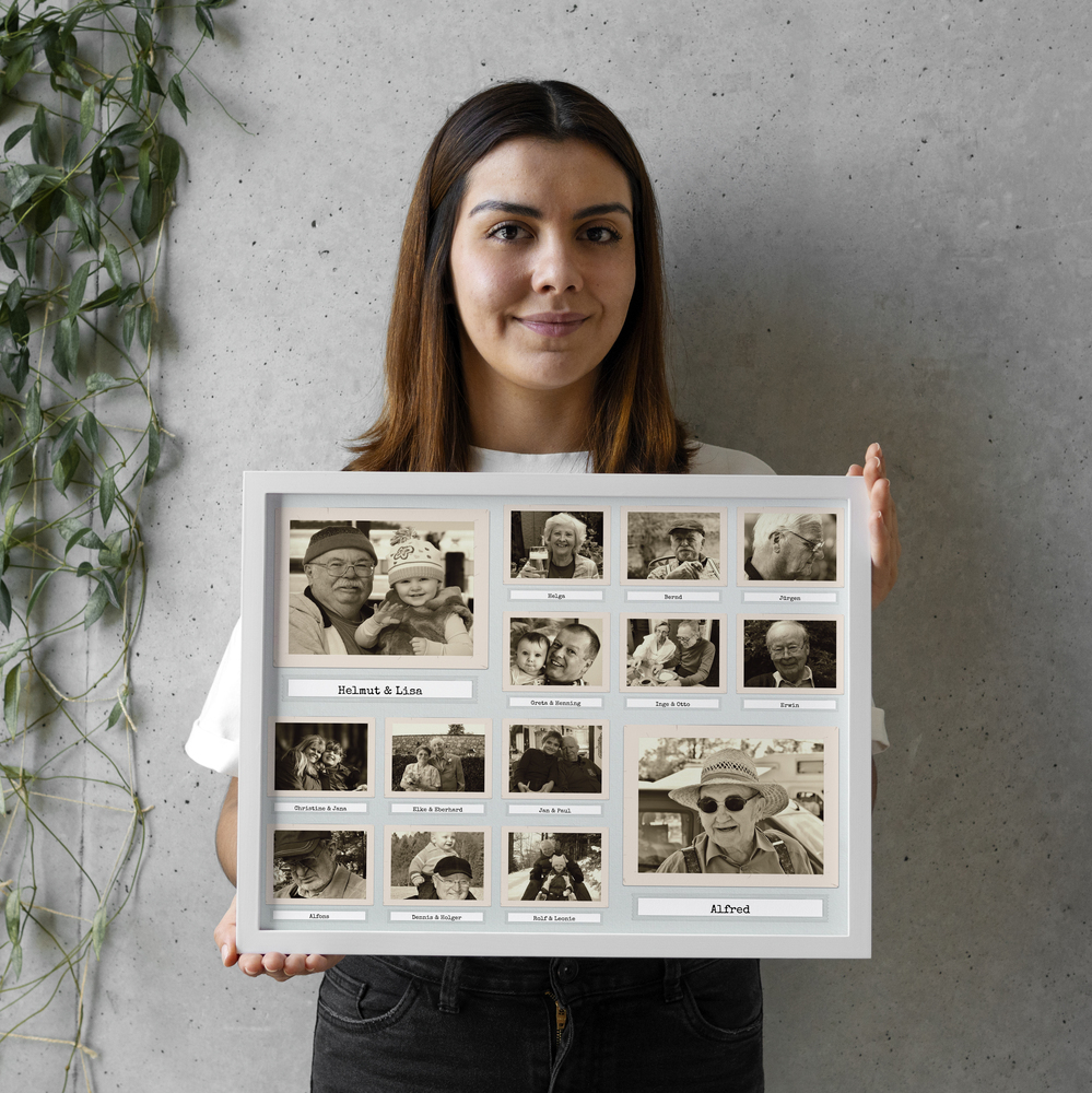Personalisierte Retro-Fotocollage mit Sepiafotos im Polaroid-Stil, weiß gerahmt vor einer Betonwand